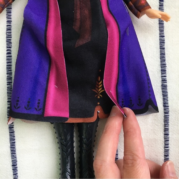 ❄️ New w/o Box Hasbro “Frozen II” Anna Doll ❄️ - Picture 5 of 9